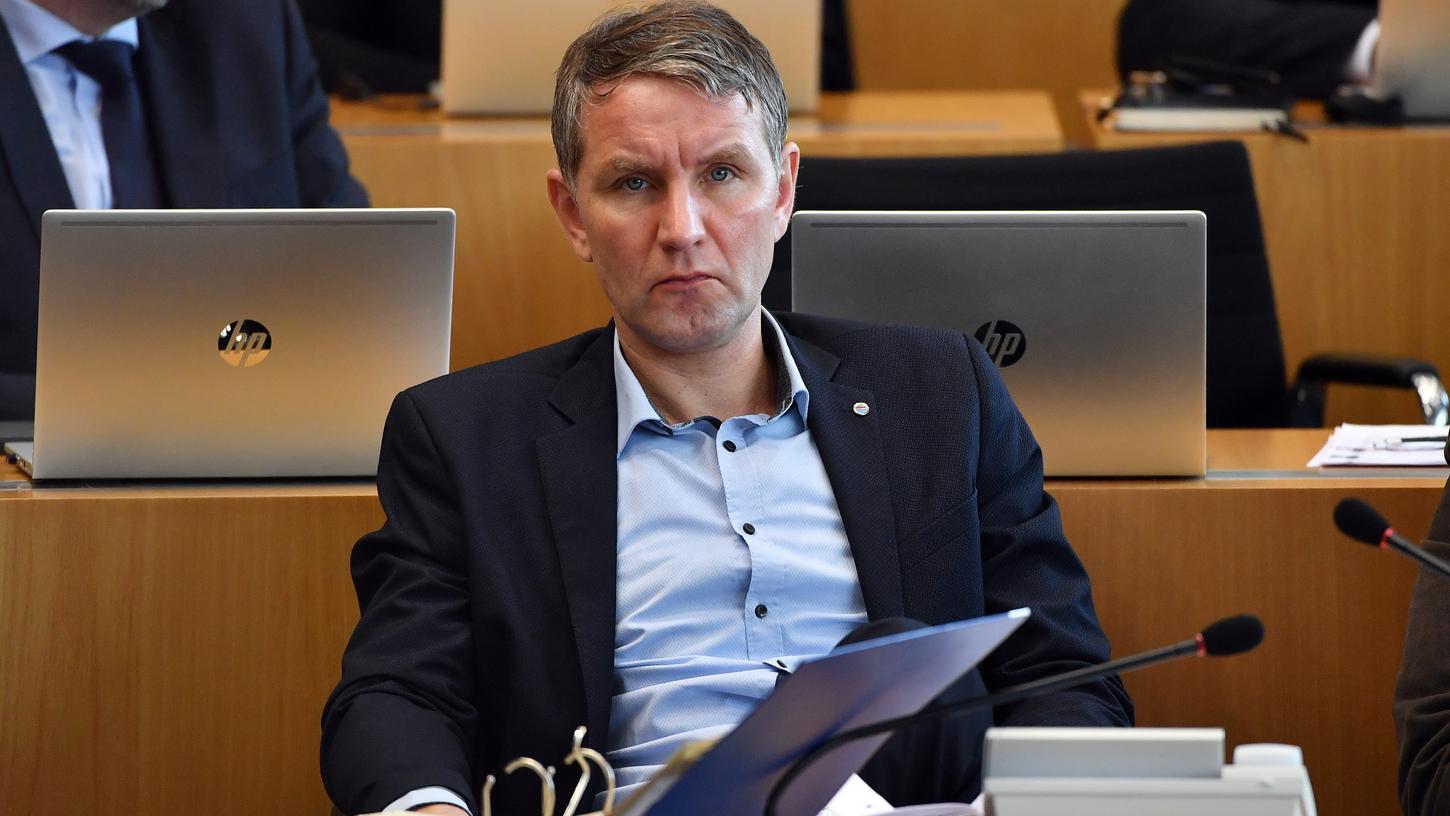 Der Verfassungsschutz hatte den vom Thüringer AfD-Fraktionschef Björn Höcke gegründeten rechtsnationalen "Flügel" im Januar 2019 als Verdachtsfall im Bereich des Rechtsextremismus eingestuft.