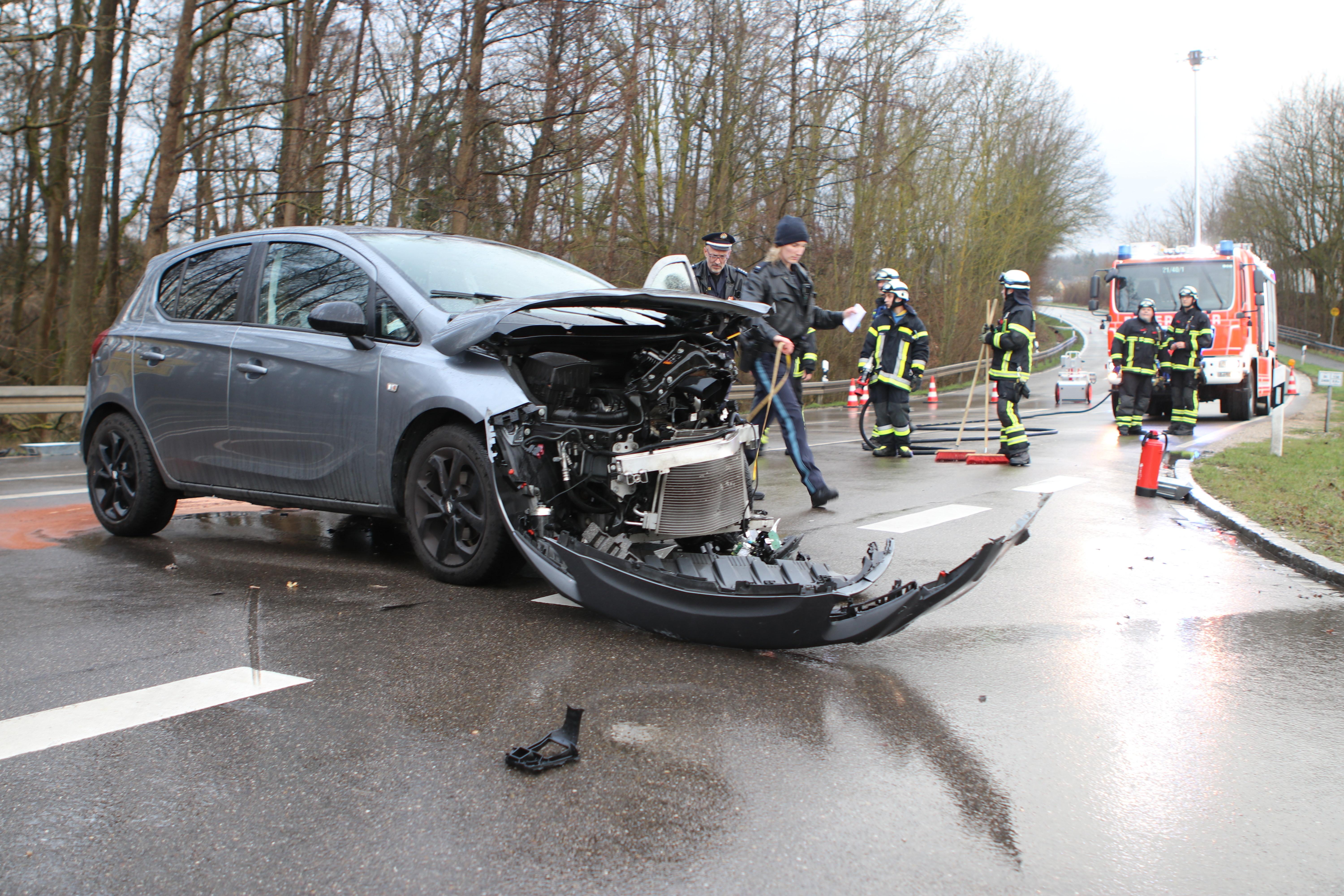 Unfall Bei Cadolzburg Zwei Personen Verletzt Furth Nordbayern