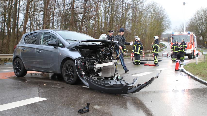 Unfall bei Cadolzburg: Zwei Personen verletzt