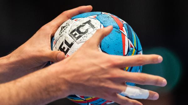 Bis um 12. April kommen alle Partien der Handball-Europapokalwettbewerbe ebenso wie die EM-Qualifikationsspiele der Frauen zum Erliegen. Die Partien sollen an einem späteren Zeitpunkt nachgeholt werden. Auch das Olympia-Qualifikationsturnier wurde in den Juni verlegt.