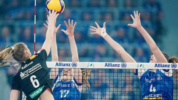 Eigentlich wollte die Volleyball-Bundesliga noch die Hauptrunde spielen, beendete die Saison der 1. Und 2. Bundesliga bei Männern und Frauen dann aber doch mit sofortiger Wirkung.