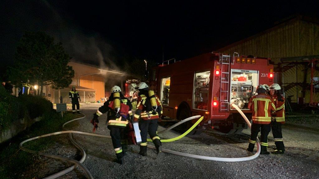 Die Pegnitzer Feuerwehren sind angewiesen, bis auf weiteres den Dienst auf das absolut erforderliche Maß zu beschränken. Die Pegnitzer Feuerwehren sind angewiesen, bis auf weiteres den Dienst auf das absolut erforderliche Maß zu beschränken.