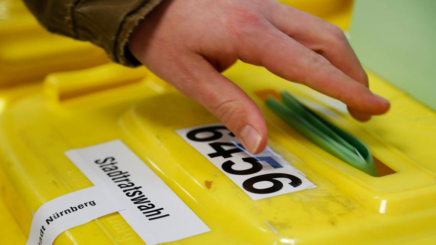 Der grüne Zettel gehört in die gelbe Tonne. Auf ihm werden die Stimmen für den Stadtrat vermerkt.