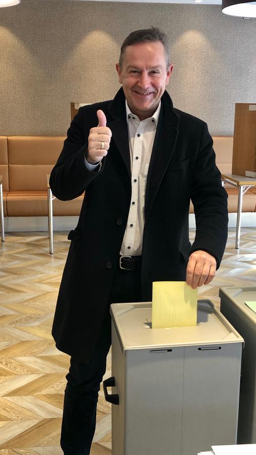 Forchheims OB-Kandidat Udo Schönfelder von der CSU hat im Stimmbezirk Katharinenspital seine Stimme abgegeben.