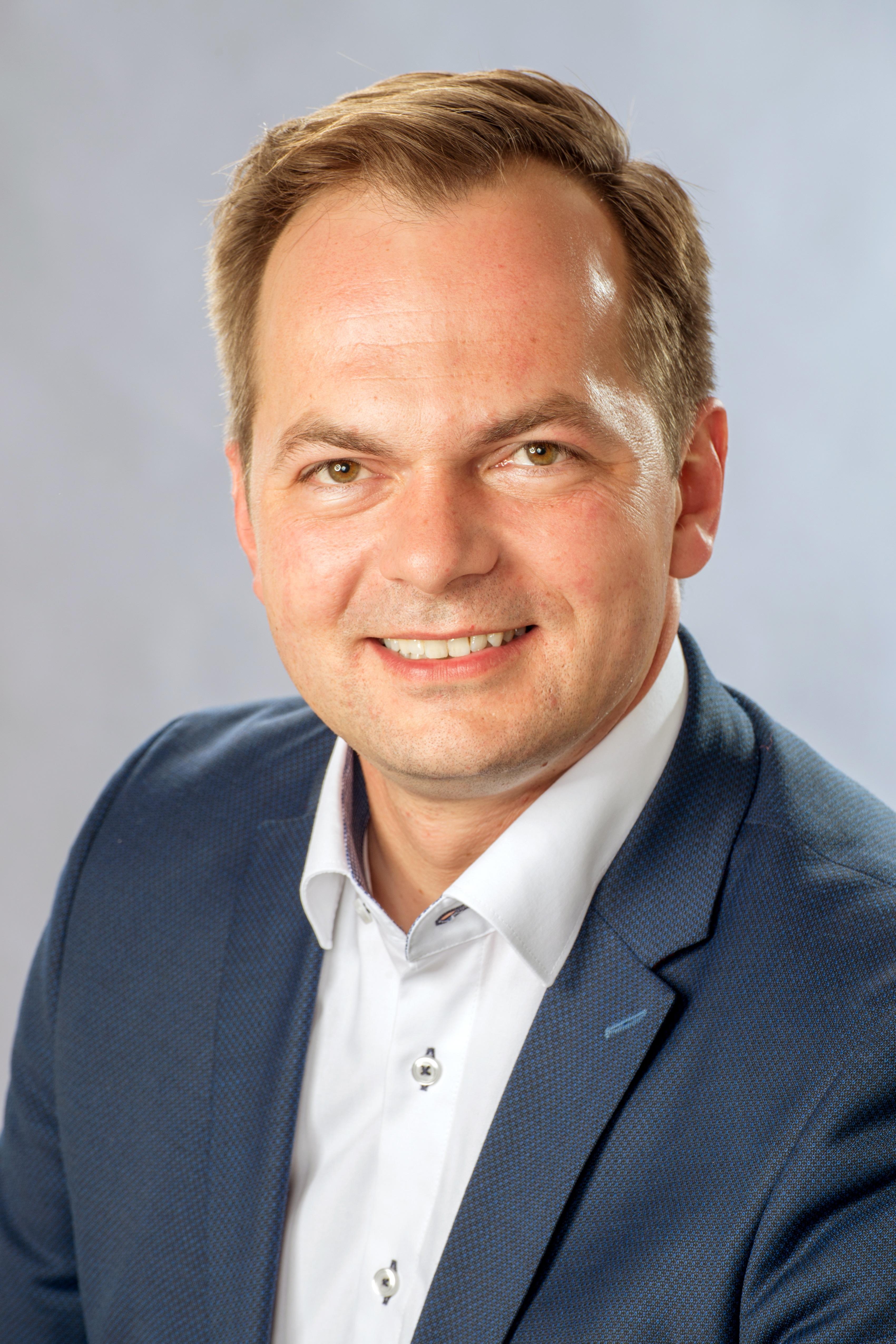 Machtwechsel in der Residenzstadt Ellingen: Mit Matthias Obernöder setzt sich der CSU-Kandidat durch. Er wird der Nachfolger von Walter Hasl (SPD), der nicht mehr antrat.