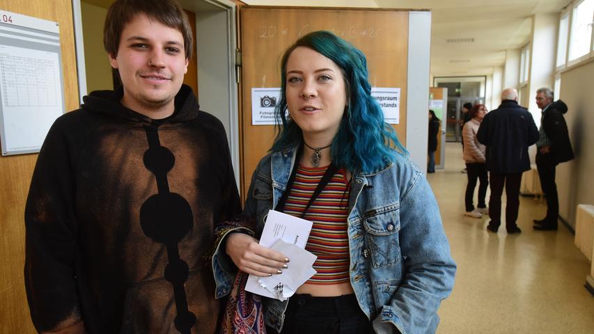 "Nein, ich lasse mich nicht von der Wahl abbringen", sagte die 25-jährige Katharina Seidel, die mit ihrem Freund Fabian Zwiener zur Abstimmung gekommen war.