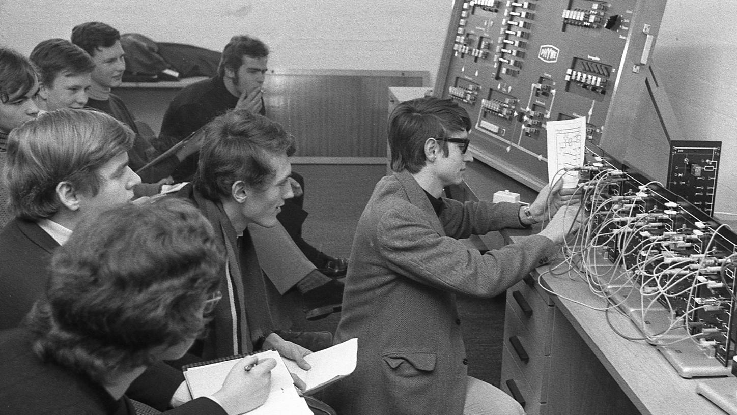 15. März 1970: Lehrer bereiten sich auf Computer vor