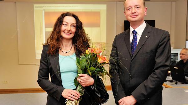 Carda Seidel (BAP/ödp) musste um ihr Amt als Oberbürgermeisterin von Ansbach bangen: In der ersten Runde landete sie hinter CSU-Widersacher Thomas Deffner. In der Stichwahl unterlag sie letztlich. Hier geht es zum kompletten Artikel.
