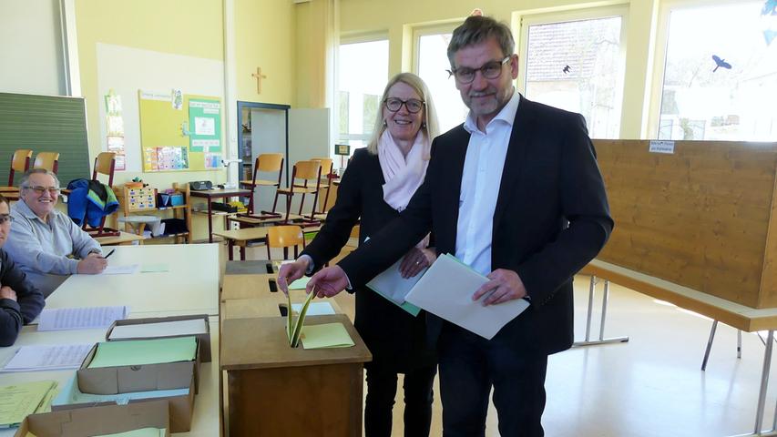 Die Bürger der Altmühlstadt haben sich erneut für Karl-Heinz Fitz entschieden: Der CSU-Politiker holte bereits im ersten Wahlgang die absolute Mehrheit. Hier geht es zum kompletten Artikel.