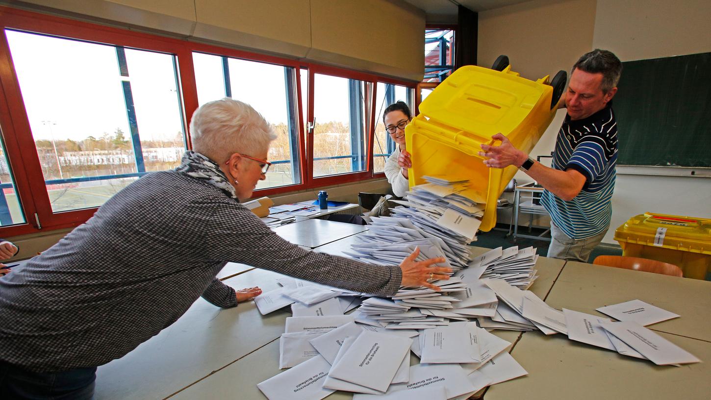 Vor allem für die Auszählung der Stimmen fehlt es in der Region an Wahlhelfern.