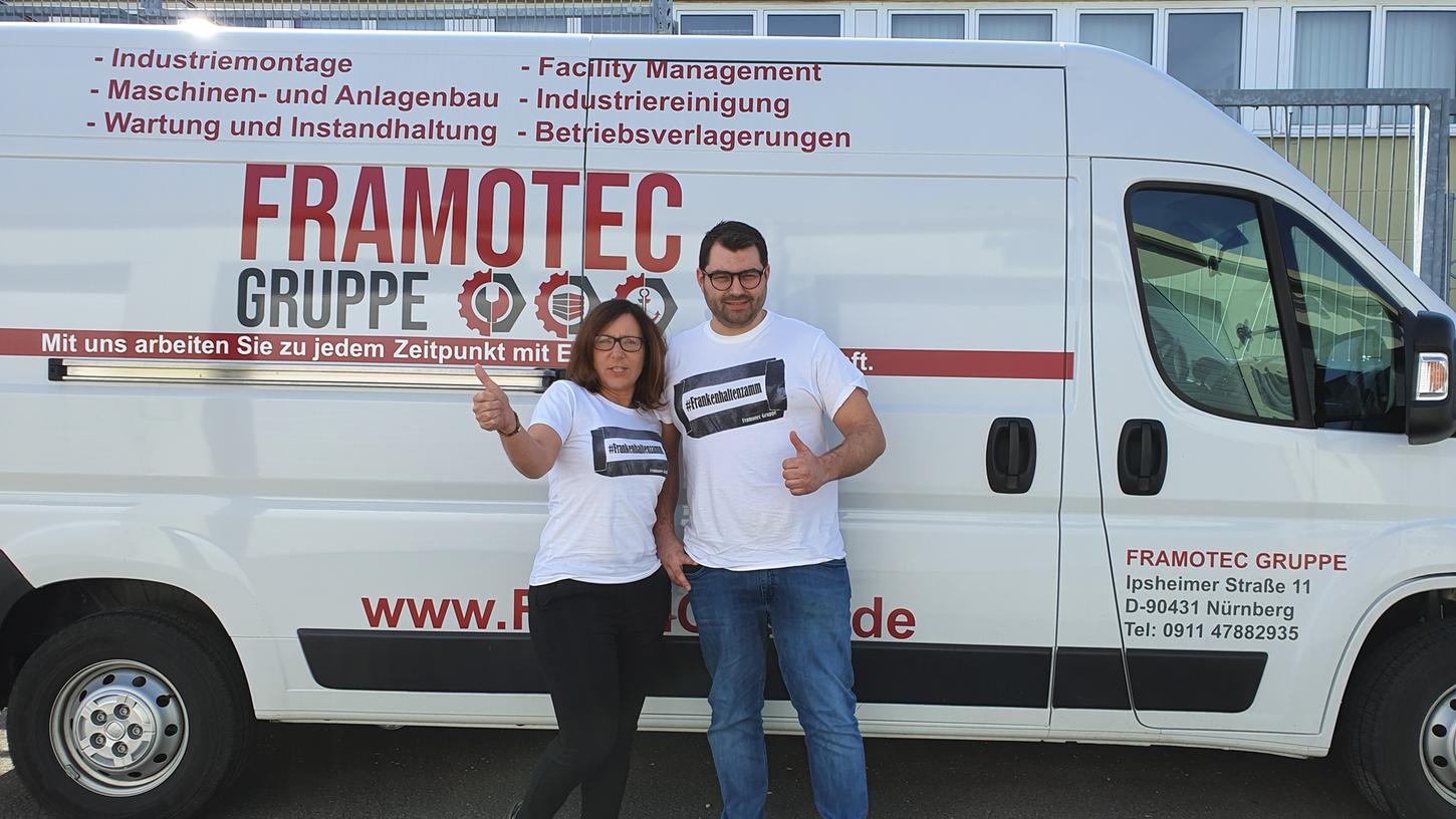 Framotec-Geschäftsführer Sebastian Scherer mit einer Mitarbeiterin. Die beiden tragen T-Shirts mit dem Motto ihrer Hilfsaktion: #Frankenhältzamm