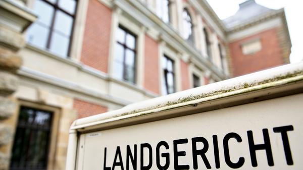An den bayerischen Gerichten sollen Verhandlungen auf das Nötigste reduziert werden. Die Entscheidung, ob eine Gerichtsverhandlung aufschiebbar ist oder nicht, treffen die jeweiligen Richterinnen und Richter.