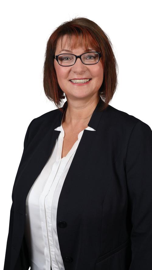 Claudia Bälz (CSU) Beruf: Heilpraktikerin. Erhaltene Stimmen: 52938.
