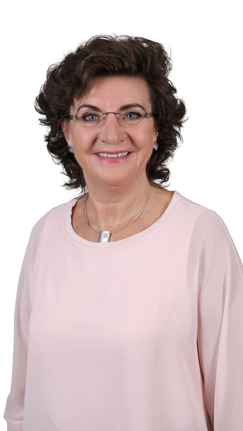 Helmine Buchsbaum (CSU) Beruf: Grundschullehrerin. Erhaltene Stimmen: 55520.