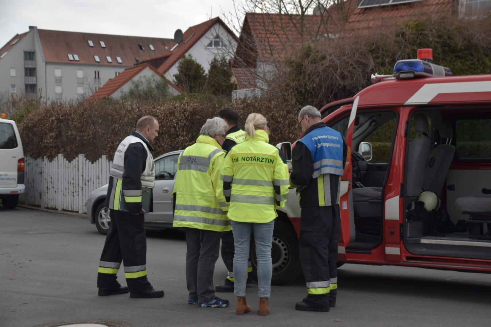 Bei der Evakuierung wurden die Bürger auch nach dem Coronavirus gefragt: Um keine Infizierten zur Sammelstelle zu bringen, wurden Fragebögen ausgeteilt.