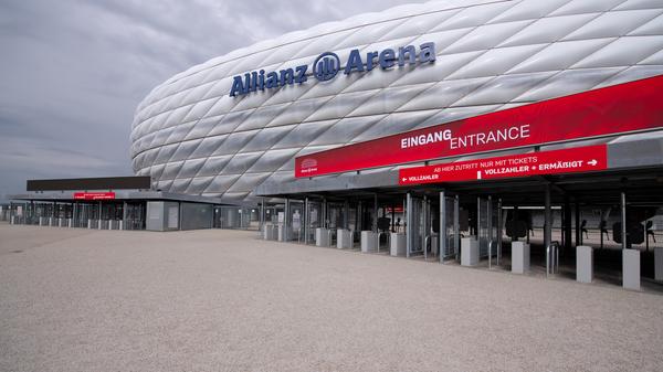 Die Fußball-EM, die im Sommer 2020 in mehreren Gastgeberstaaten stattfinden sollte, wurde aufgrund des Coronavirus in den Sommer 2021 verschoben. Oliver Bierhoff und Joachim Löw bezeichneten die Entscheidung als "alternativlos" und DFB-Präsident Fritz Keller merkte an: "Die Verlegung der EURO 2020 ist unter den gegebenen Umständen ein richtiger und konsequenter Schritt. Wir alle lieben den Fußball. Aber im Angesicht der Pandemie müssen wir neue Schwerpunkte setzen. Die Gesundheit der Menschen ist das höchste Gut. Wir müssen es gemeinsam schützen."
