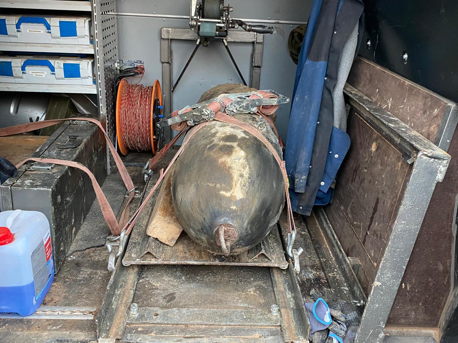 Hier ist sie noch einmal gut zu sehen: Die Weltkriegsbombe wiegt 250 Kilogramm.