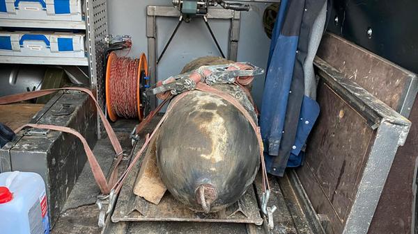 Am 17. März 2020 wurde bei Bauarbeiten in der Nürnberger Kavalastraße nahe des Main-Donau-Kanals eine 250-Kilogramm Fliegerbombe entdeckt. Sprengmeister Michael Weiß konnte die Bombe am Abend erfolgreich entschärfen. Rund 270 Bewohner mussten zuvor ihre Häuser verlassen. Auch der Luftraum sowie die Südwesttangente wurden gesperrt.