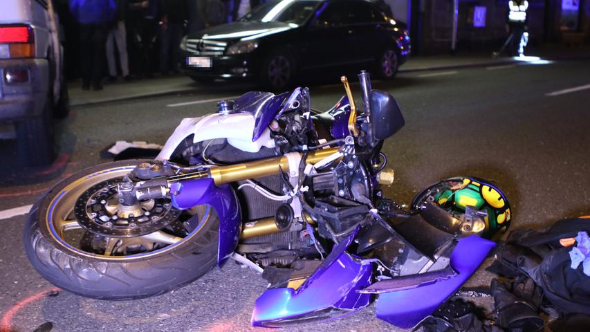 Mit Motorrad in VW Bus geprallt: 19-Jähriger schwer verletzt 