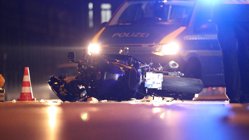 Mit Motorrad in VW Bus geprallt: 19-Jähriger schwer verletzt 