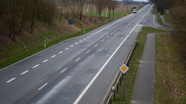 Leere Straßen gibt es momentan häufig zu sehen und das in vielen Ländern der Welt. Dass immer mehr Menschen zuhause bleiben, könnte sich somit auch positiv auf das Klima auswirken.