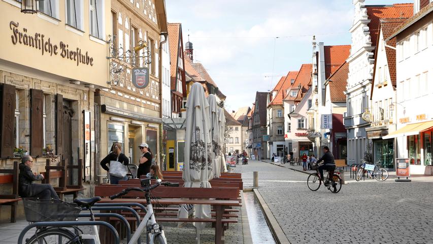 Deutlich weniger Menschen: Bilder aus fränkischen Innenstädten