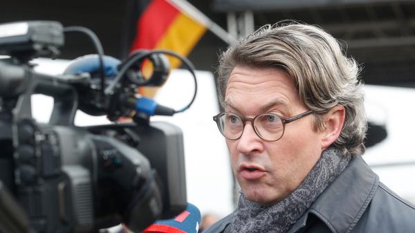 Auch Medien zählen laut dem bayerischen Gesundheitsministerium zur kritischen Infrastruktur. Damit soll auch für Reporter oder Redakteure die Notbetreuung der Kinder gesichert sein.