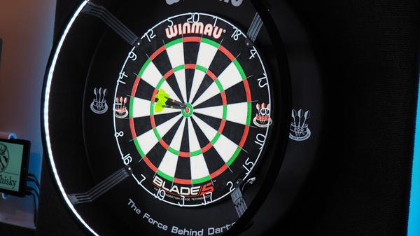 Freunde der Präzision könnten die Lage nutzen, um in Ruhe ohne Zuschauer ihr Dartspiel zu verbessern.