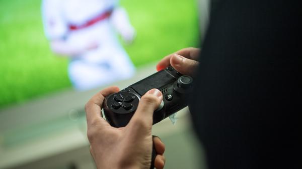 Wer es technisch anspruchsvoller mag, muss sich nicht mit Extrem-Staubsaugen begnügen. Selbst die komplett elektronische Konsolen-Variante ist im Zeitalter von E-Sports legitim.