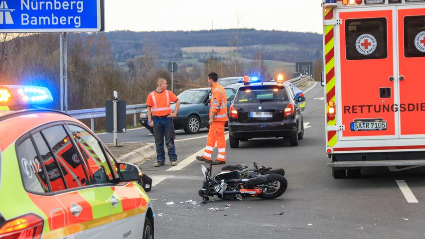 Zwei 17-Jährige verletzt: Lkw-Fahrer übersieht Motorrad