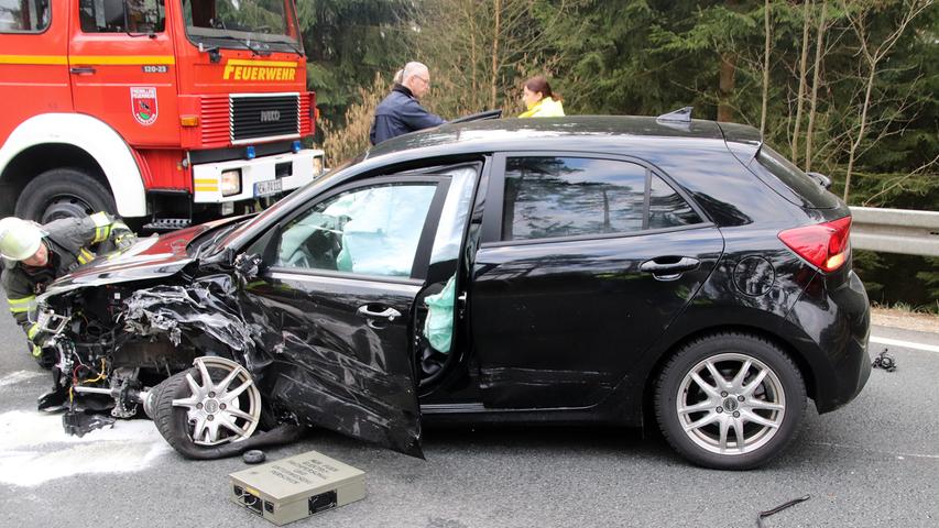 In Gegenverkehr geprallt: 19-Jähriger in der Oberpfalz schwer verletzt
