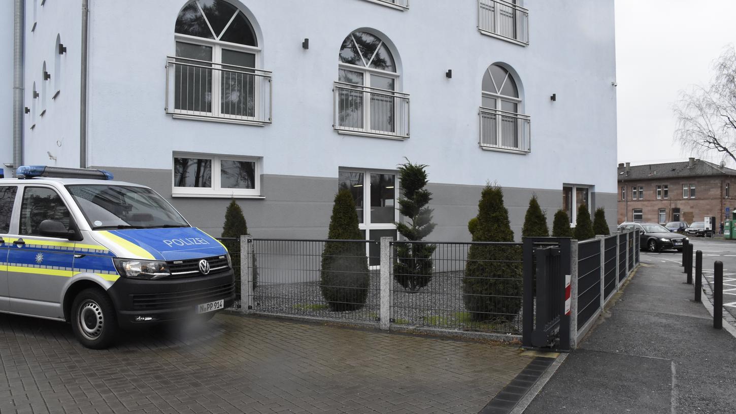 "Ihr werdet niemals sicher sein", stand in dem Schreiben an eine Moschee im Nürnberger Land. Die Polizei hat nun eine Tatverdächtige gefasst.