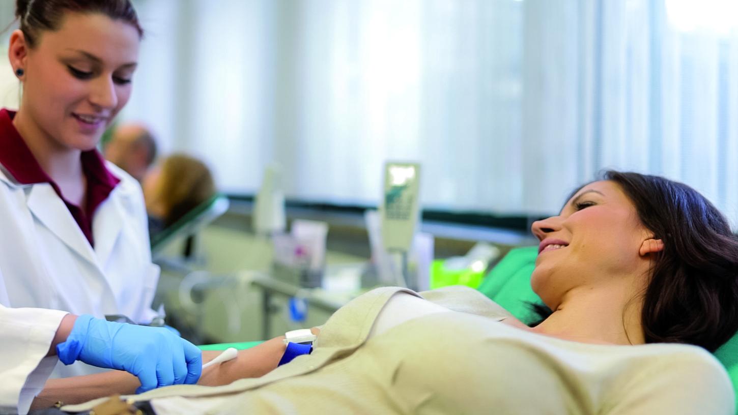 In Zeiten der Corona-Krise ist es wichtig, dass genügend Menschen Blut spenden gehen. In Zeiten der Corona-Krise ist es wichtig, dass genügend Menschen Blut spenden gehen.
