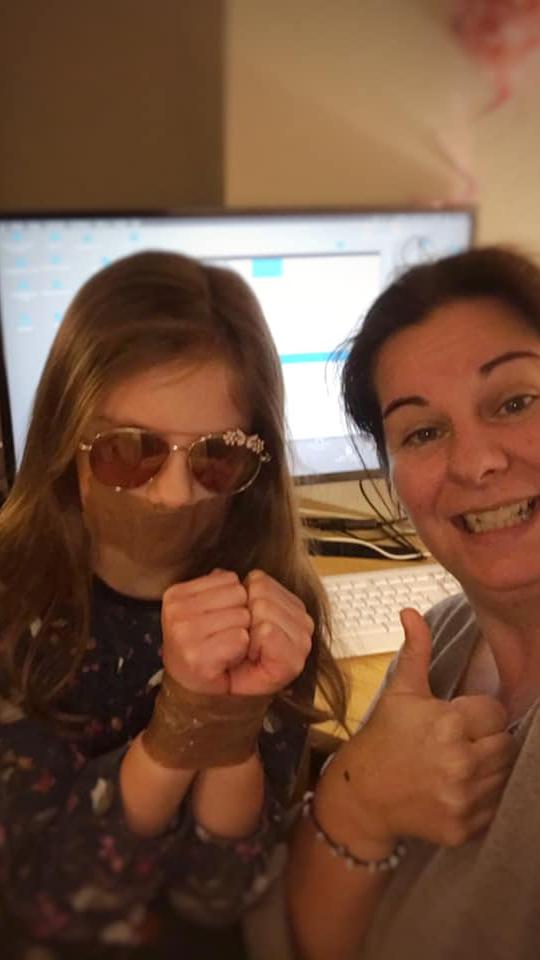 Wenn die Kinder von der Schule zuhause bleiben, ist es oftmals schwer richtig sich auf die eigene Arbeit zu konzentrieren. Gut, wenn man sich in diesem Fall richtig zu helfen weiß.