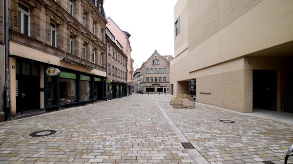 Leere in der Ludwig-Erhard-Straße.
