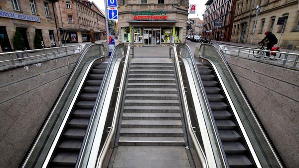 Die Rolltreppe zur U-Bahn auf dem Kohlenmarkt steht still - gebraucht wird sie kaum noch.