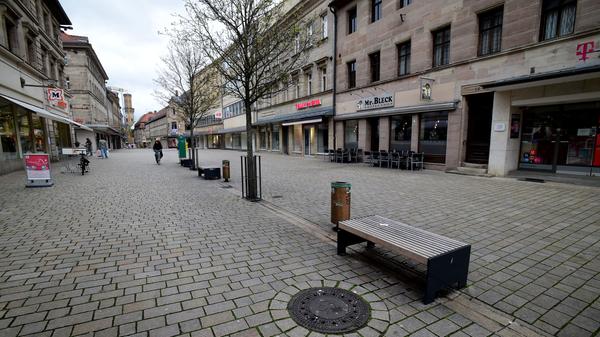 Geschäfte und Gastrobetriebe in der Fußgängerzone sind geschlossen.