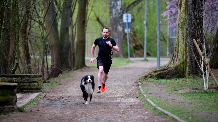 Andreas Gabler joggte allein mit seinem Hund durch den Park.