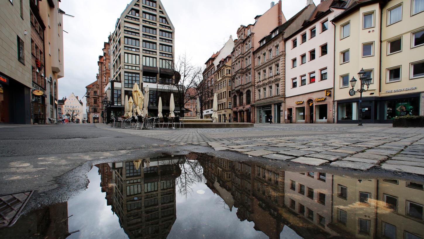 Kaum zu glauben, dass es Samstag ist: Die Nürnberger Innenstadt ist wie ausgestorben.