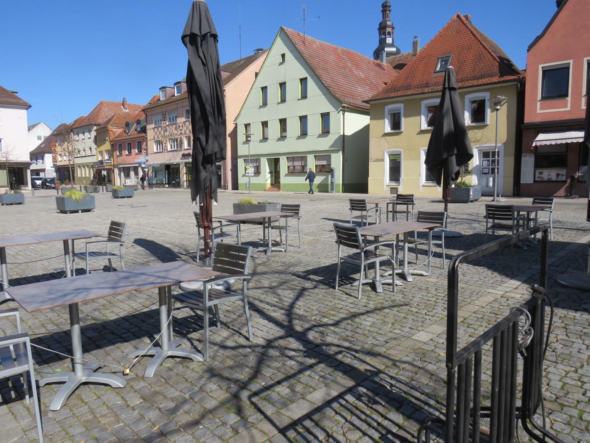 Auch der Höchstadter Marktplatz ist wie leer gefegt...