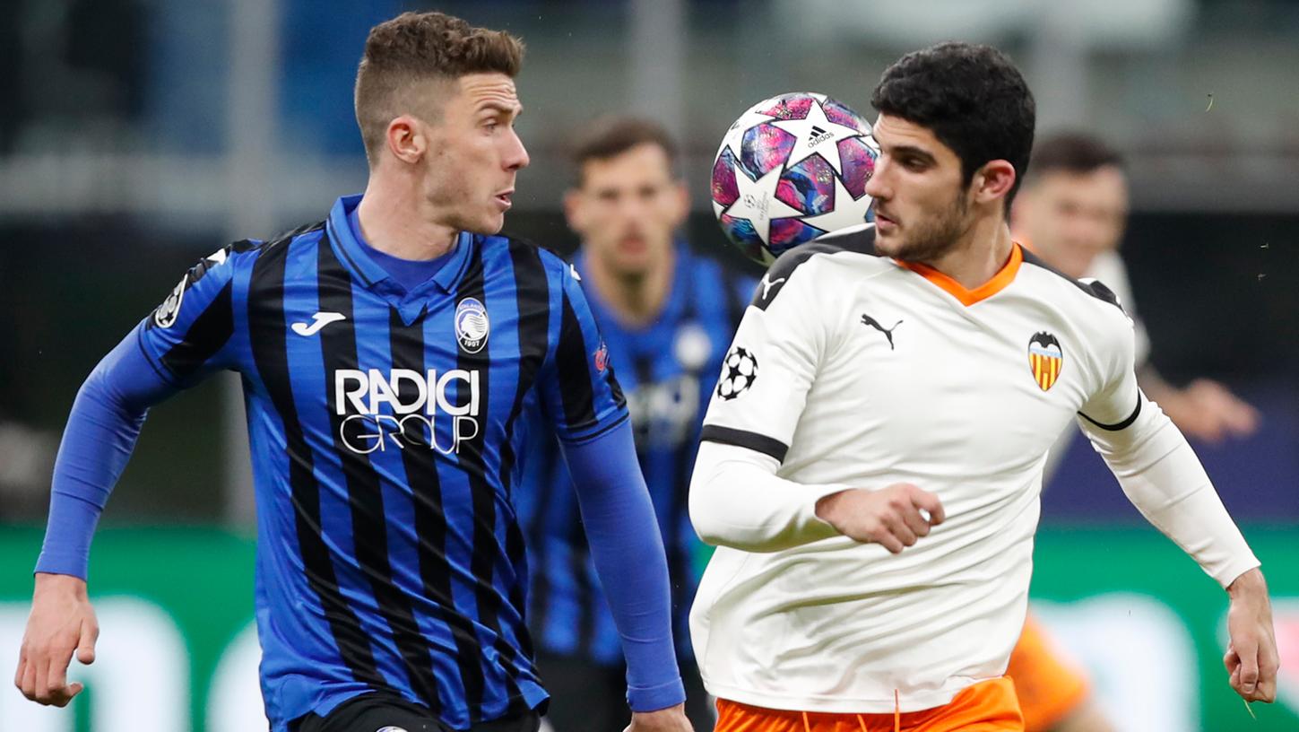 Bergamo gegen Valencia - und im Hintergrund der Ball: Vor nicht einmal einem Monat schrieb Robin Gosens noch an einem Fußballmärchen mit. Inzwischen warnt der Deutsche eindringlich vor Verhältnissen wie in Bergamo.