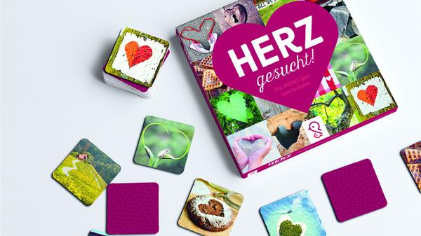 Wer mit offenen Augen durch die Welt geht, entdeckt: Herzen sind überall! Auf Wände gezeichnet, fürs Volksfest gebacken, in Holz geschnitzt.Unser Memo-Spiel zum Verlieben - nicht nur für Verliebte! Hier geht es zum Produkt.