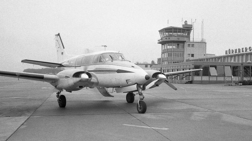 Mit dieser Queen-Air begann das Charter-Unternehmen in Nürnberg. In einigen Tagen wird jedoch ein schnelleres Flugzeug mit fünf bis acht Plätzen zur Verfügung stehen.
 Hier geht es zum Artikel vom 24. März 1970: Zeitsparende Luftsprünge für Manager und Monteure