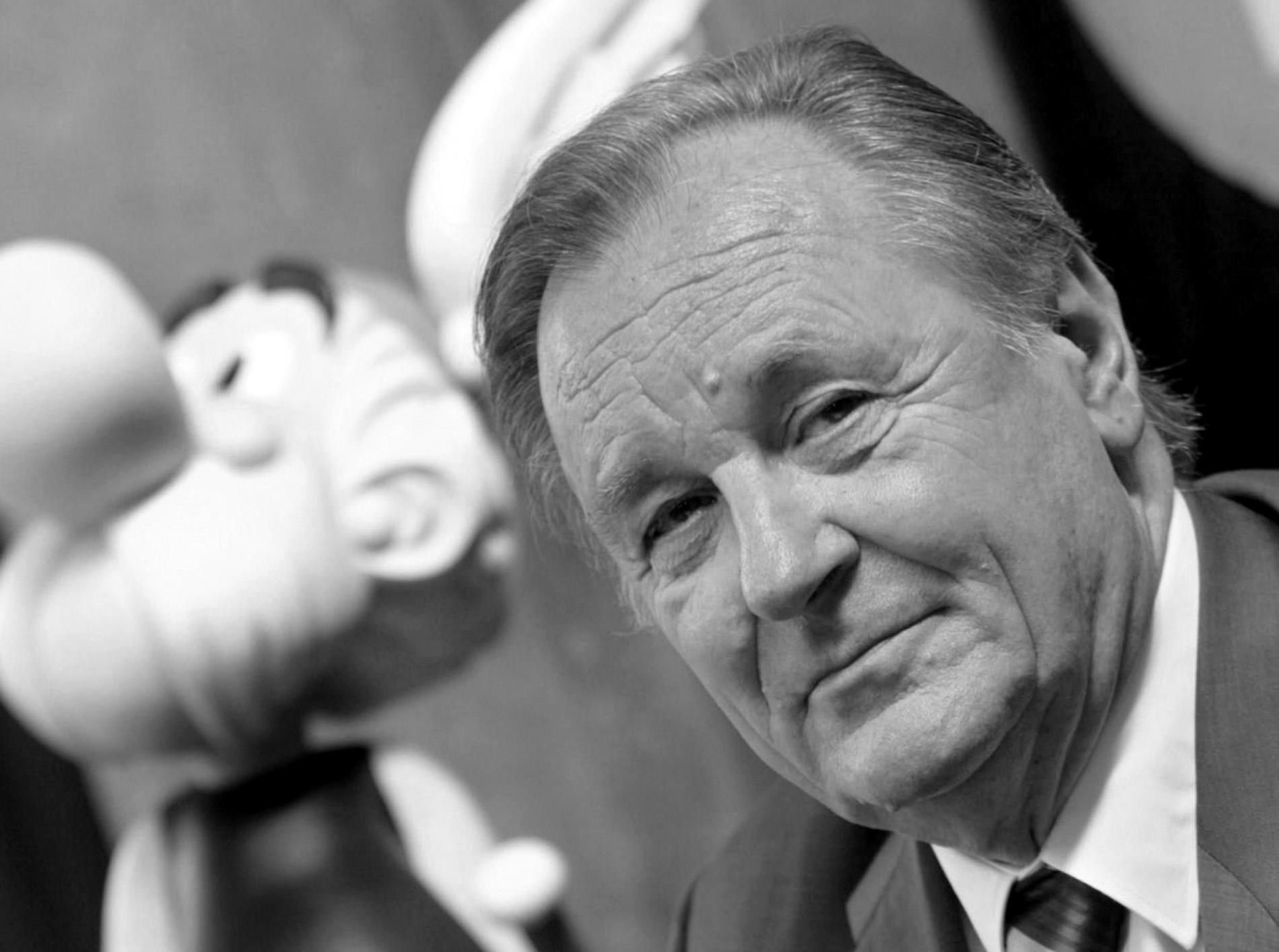 Ohne ihn hätte es die weltberühmten Comic-Helden Asterix und Obelix nicht gegeben: Nun ist Albert Uderzo im hohen Alter von 92 Jahren gestern Nacht im Kreis seiner Familie an einem Herzinfarkt verstorben.