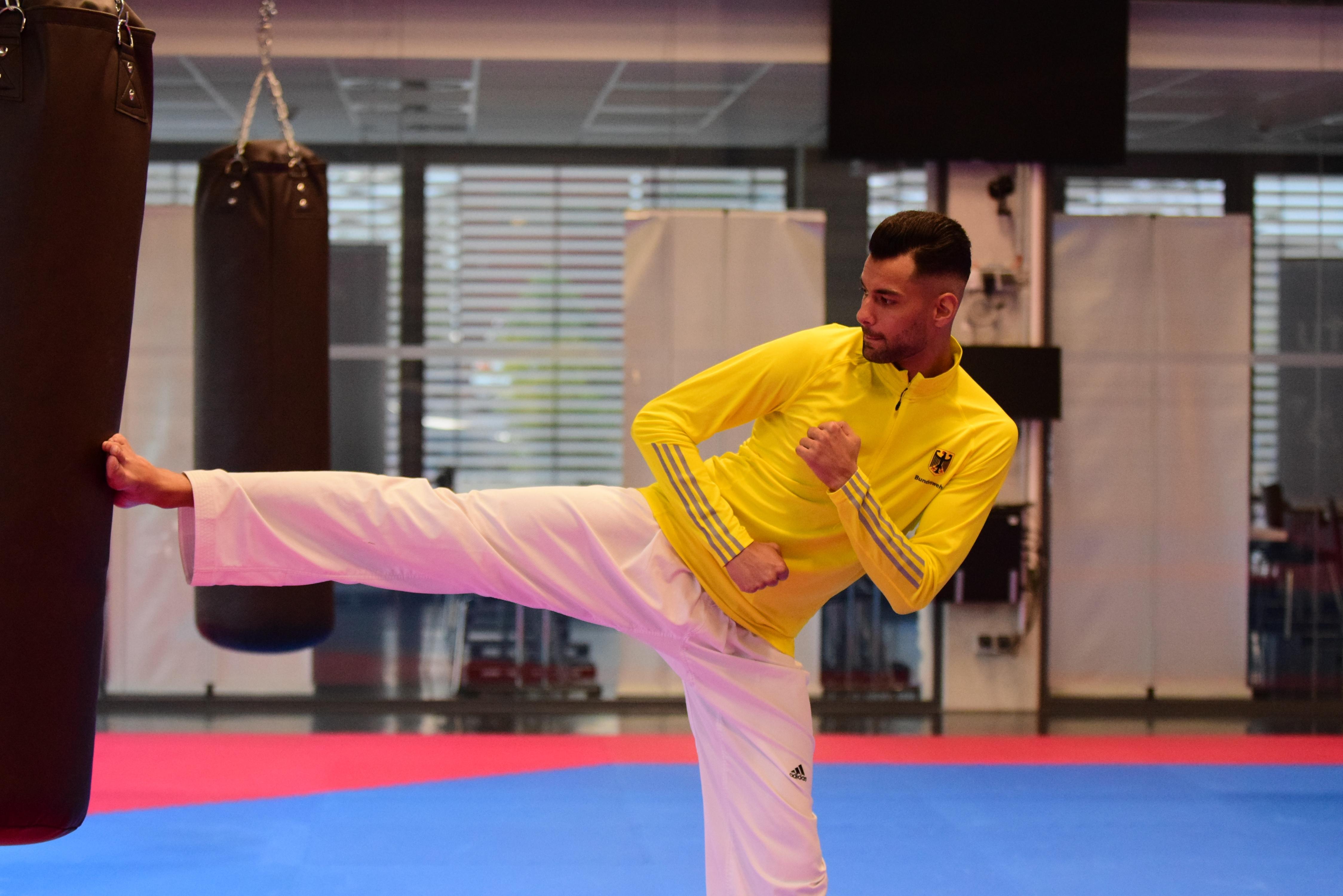Wenn es ums Training geht, muss Tahir Gülec improvisieren. Das gelingt dem Nürnberger Taekwondoka derzeit, auch wenn natürlich nichts mehr so ist, wie es mal war in Zeiten von Corona. "Ich versuche, so gut wie möglich weiter zu arbeiten", sagt er, was allein schon dadurch erschwert wird, dass der Bundesstützpunkt in Langwasser gesperrt ist. Als Einzelsportler aber hat er Vorteile, als einer mit einem großen Garten noch ein paar mehr.