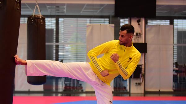 Wenn es ums Training geht, muss Tahir Gülec improvisieren. Das gelingt dem Nürnberger Taekwondoka derzeit, auch wenn natürlich nichts mehr so ist, wie es mal war in Zeiten von Corona. "Ich versuche, so gut wie möglich weiter zu arbeiten", sagt er, was allein schon dadurch erschwert wird, dass der Bundesstützpunkt in Langwasser gesperrt ist. Als Einzelsportler aber hat er Vorteile, als einer mit einem großen Garten noch ein paar mehr.