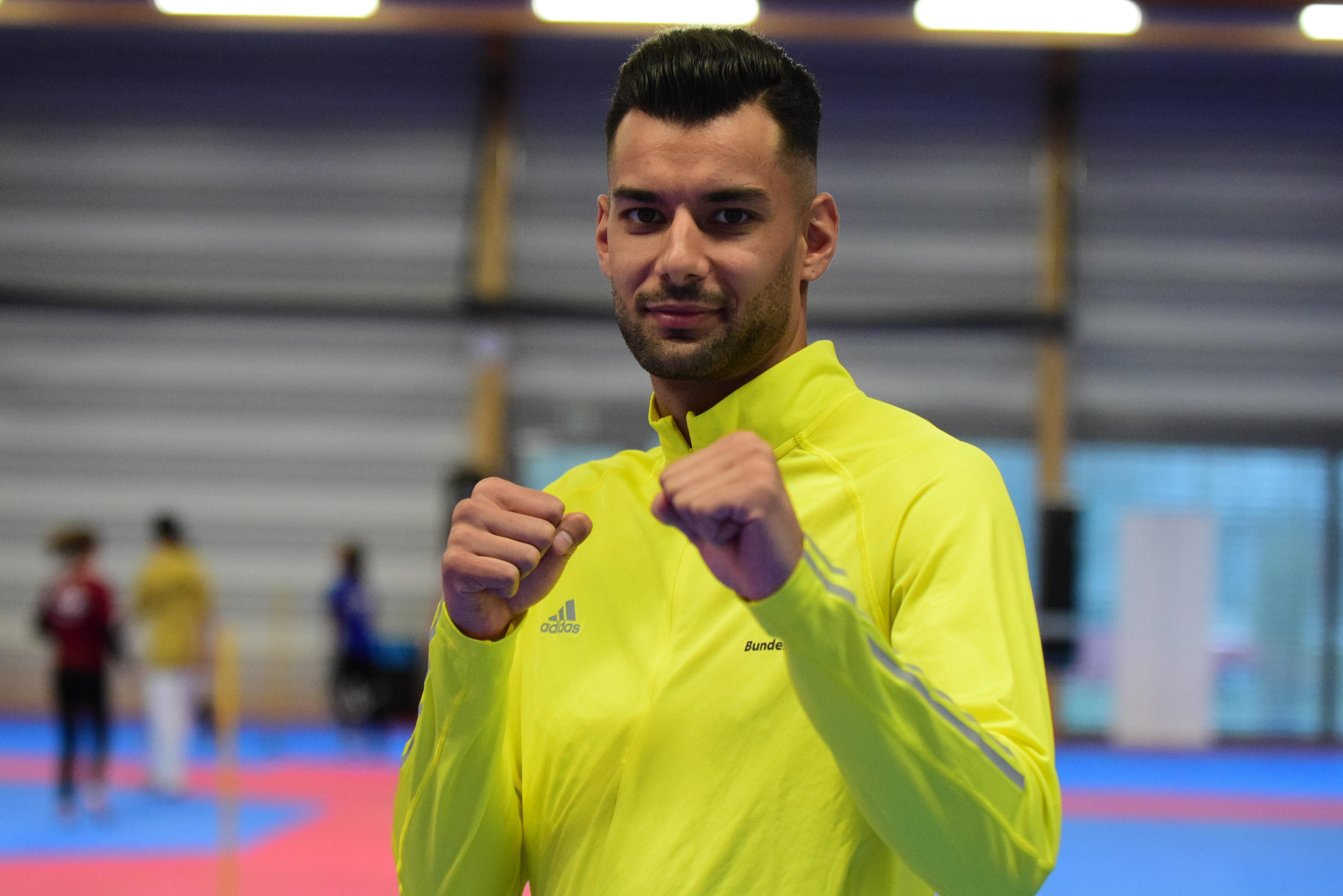 Zweimal am Tag geht er einfach raus, lässt seinen Bruder die Pratzen halten und übt – auch wenn es nicht dasselbe Gefühl ist. „"Der Trainer ist natürlich nicht da, die Atmosphäre fehlt, weil die anderen Sportler fehlen", so Gülec, den die Verschiebung der Olympischen Spiele nicht überrascht hat. "Die Gesundheit aller geht vor", sagt er. Also trainiert er erst einmal weiter, alleine – um 2021 zum zweiten Mal dabei zu sein.