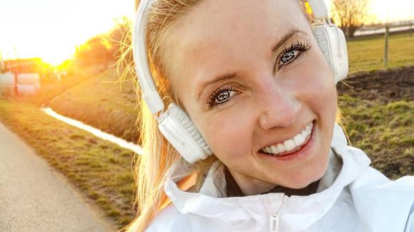 Trainieren kann Nadja Pries seit einer Woche nicht mehr. Die BMX-Bahnen sind geschlossen. Weltcups und WM sind abgesagt, wie die letzten Startplätze für Olympia vergeben werden, wollte der Verband auskarteln. Rennen im Sommer wären daher "absolut unfair" gewesen, sagt die 25-Jährige. Olympia ohne Zuschauer konnte sich die Erlangerin erst recht nicht vorstellen. "Eine krasse Erfahrung bei den Olympischen Spielen 2016 in Rio waren die riesigen und vollen Zuschauertribünen, die Stimmung war unglaublich. Ohne würde es den kompletten Flair wegnehmen", sagt Pries.