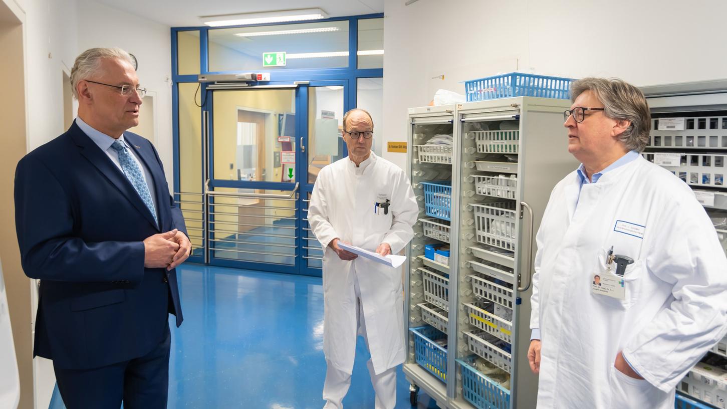 Innenminister Herrmann hat die Erlanger Uniklinik besucht. Innenminister Herrmann hat die Erlanger Uniklinik besucht.