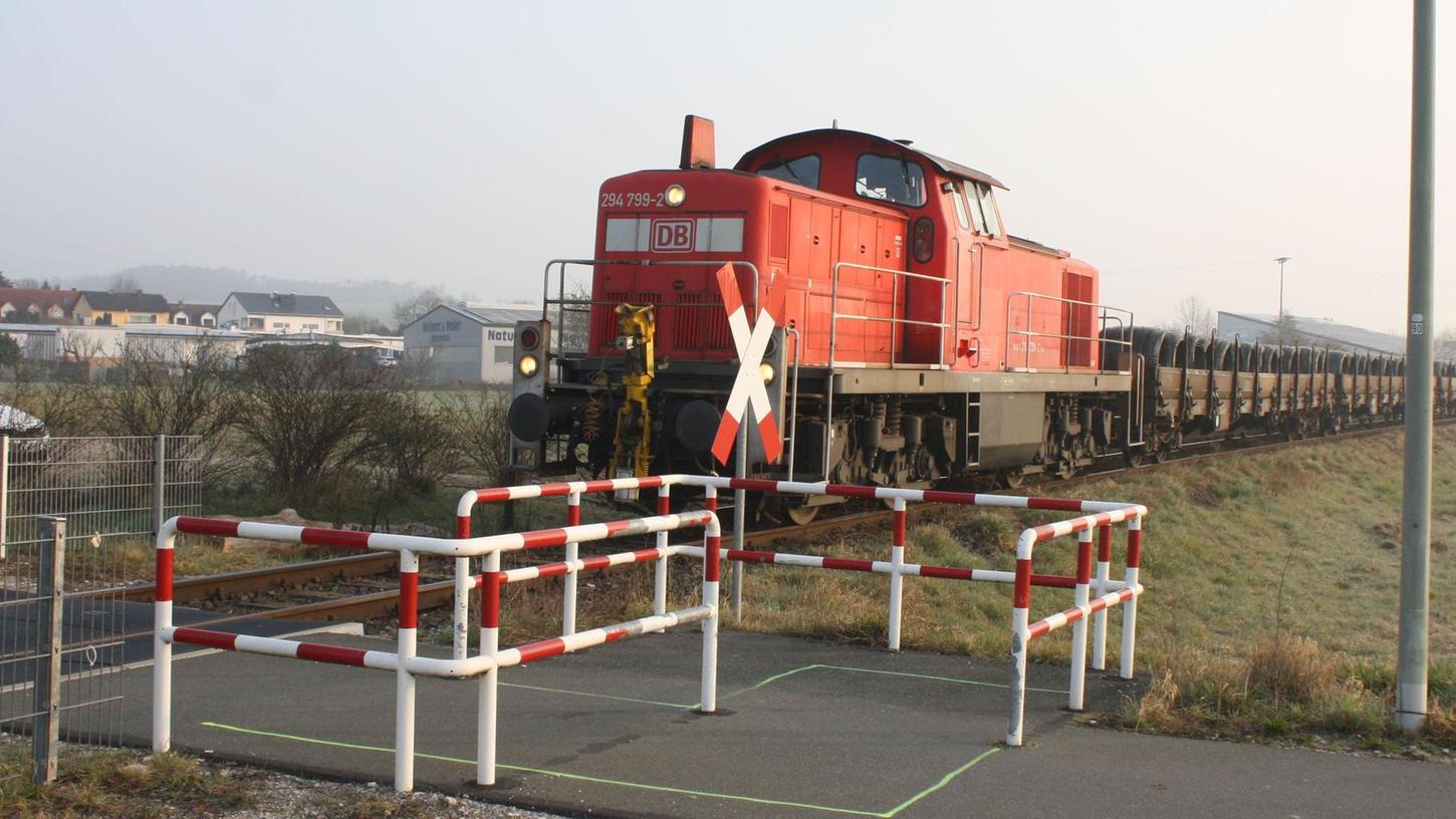 Bahnübergang Steppach: Mehr Gefahr als Hilfe